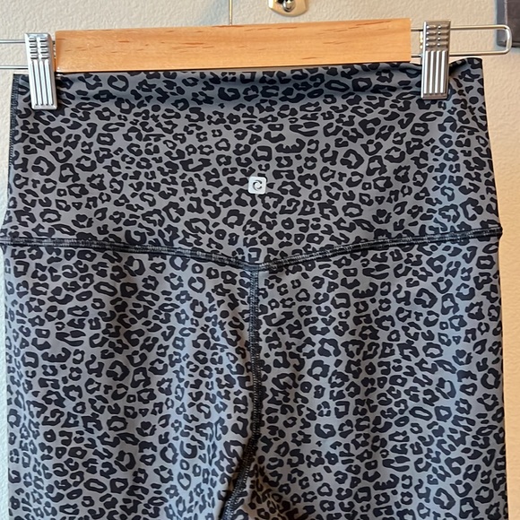 CAROVIA Women's Black/Grey Cheetah Print High Waisted Yoga Leggings Size Small - Picture 6 of 11
